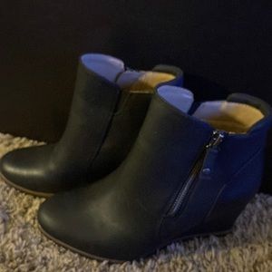 Naturalizer Soul Haley Black Zip Up Wedge Ankle Booties